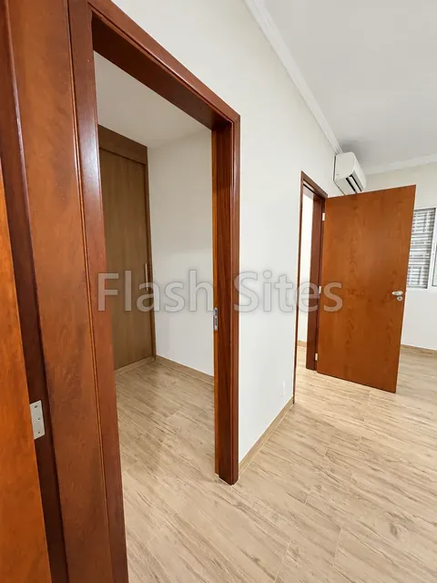 Acesso às suítes, casa à venda no Condomínio Magnólias I em Araraquara
