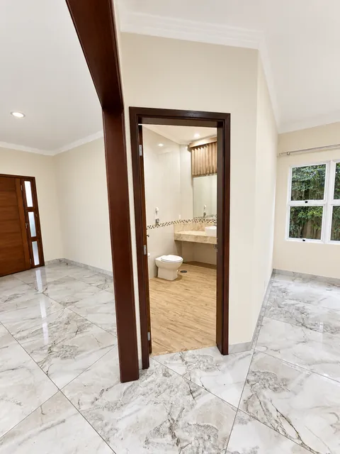 Acesso ao lavabo, casa à venda no Condomínio Magnólias I em Araraquara