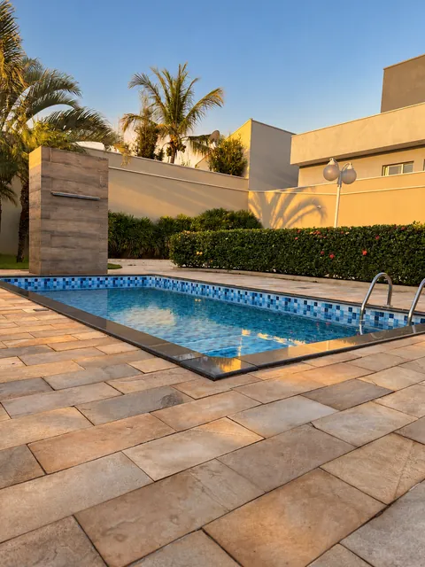 Piscina aquecida no quintal com paisagismo, casa à venda no Condomínio Magnólias I em Araraquara