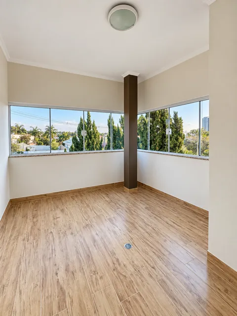 Suíte com sacada e vista para o condomínio, casa à venda no Condomínio Magnólias I em Araraquara